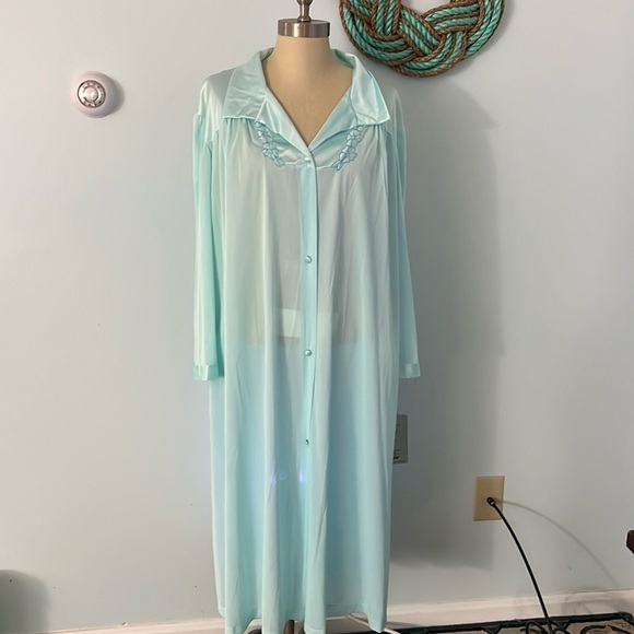 Vanity Fair Vintage Silky Embroidered Robe size XXXL NOS NWT - Picture 1 of 10